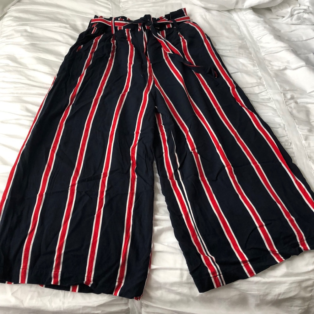 STRAIGHT-FIT FLOWY STRIPPED PANTS